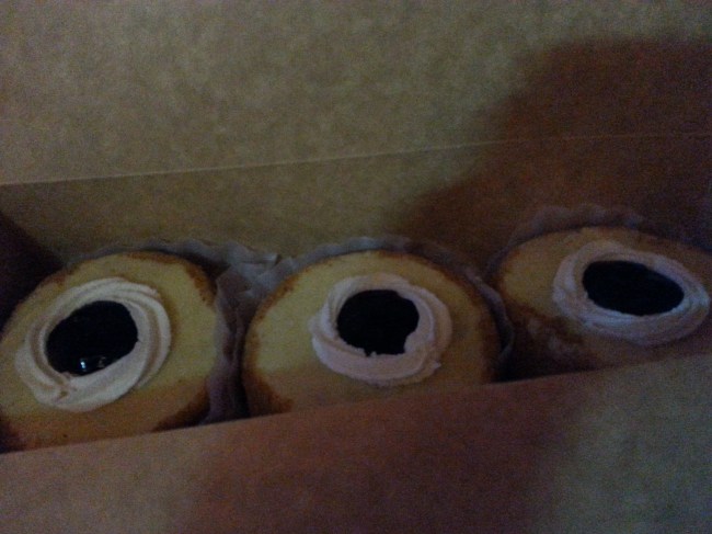 Blueberry cheesecakes: a doughnut for each girl