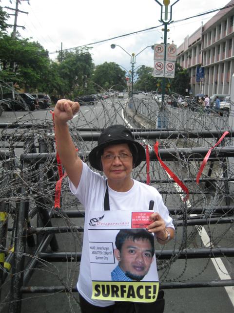 Edita Burgos, mother of Jonas