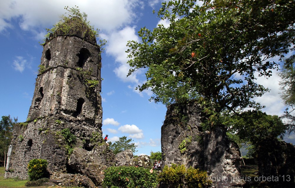 Cagsawa Ruins. Photo courtesy: Niño Orbeta