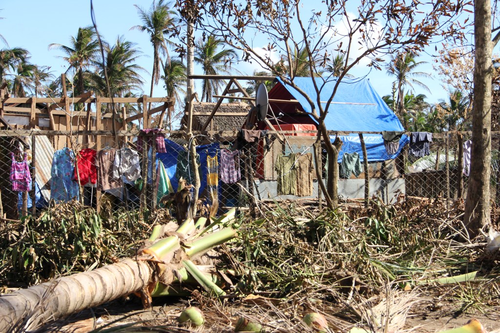 Toni-Tiemsin-Save-the-Children-Typhoon-Ruby-Hagupit-Samar-SubSelfie-Destruction-2