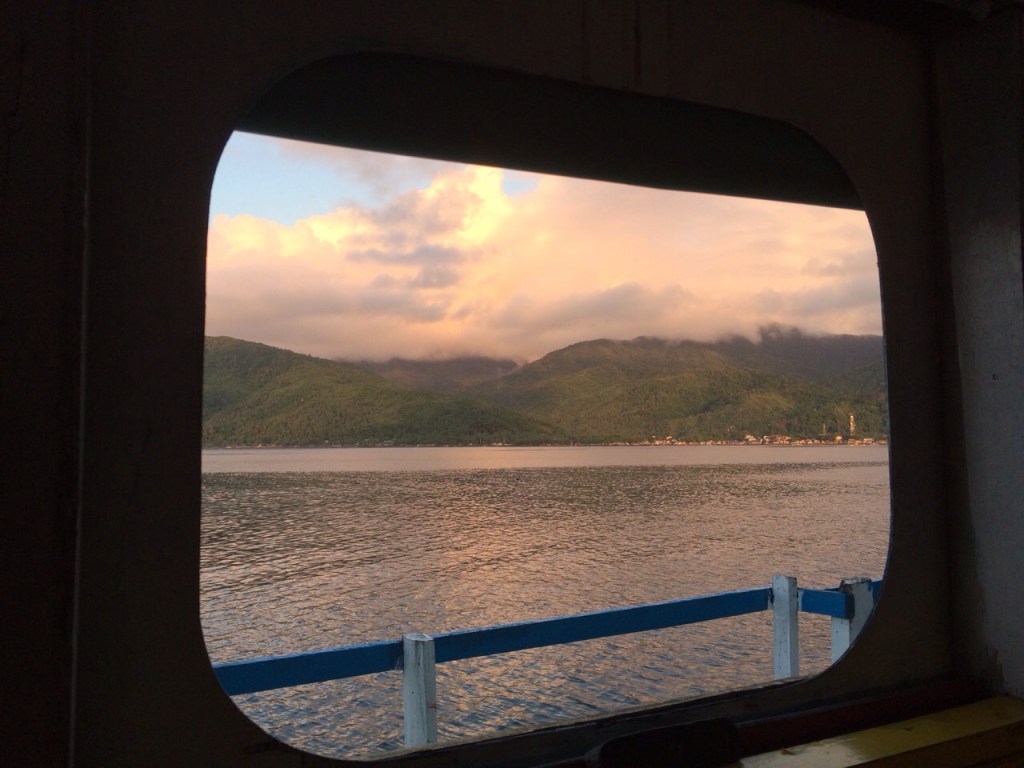 boat-window-silhouette-Lian-Buan-Toni-Tiemsin-SubSelfie-Blog