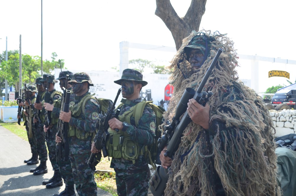 Each basic unit has seven commandos with particular specializations.