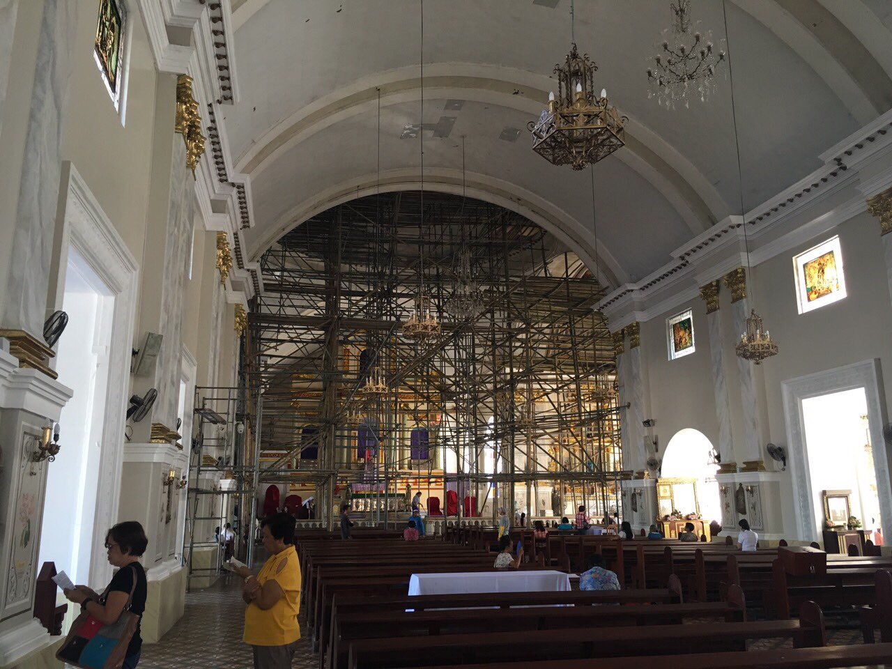 Scaffoldings in the altar.