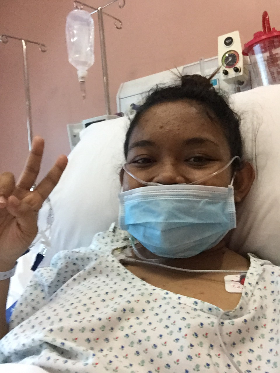 May 30, 2016, Monday. 5:06 PM. Just six hours after my kidney transplant. On oxygen support. My body is sore but my soul is rejoicing kaya selfie muna with peace sign!
