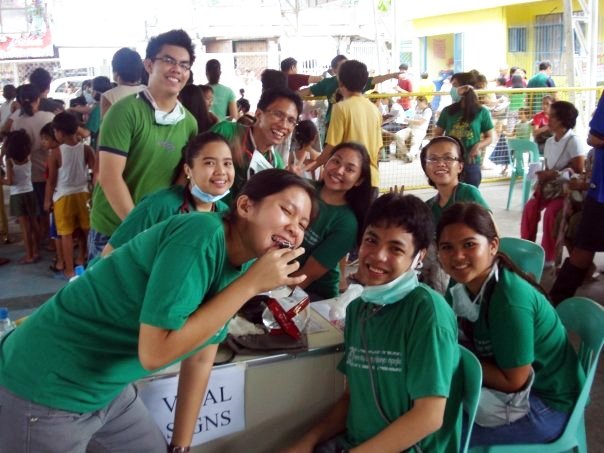 Fellow UP Manila College of Nursing students volunteering for the disaster response at Antipolo City, Rizal during Typhoon Ondoy in 2009.