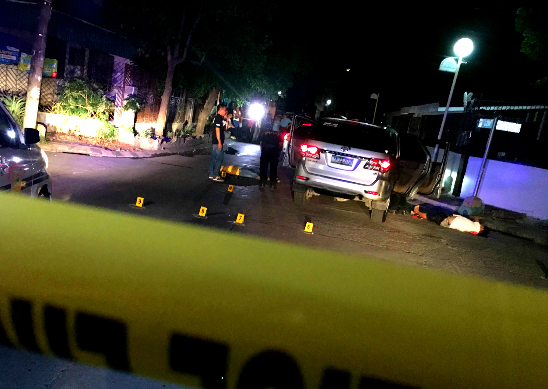 Nanlaban. Isinulat ni Angel Ramos para sa SubSelfie.com.