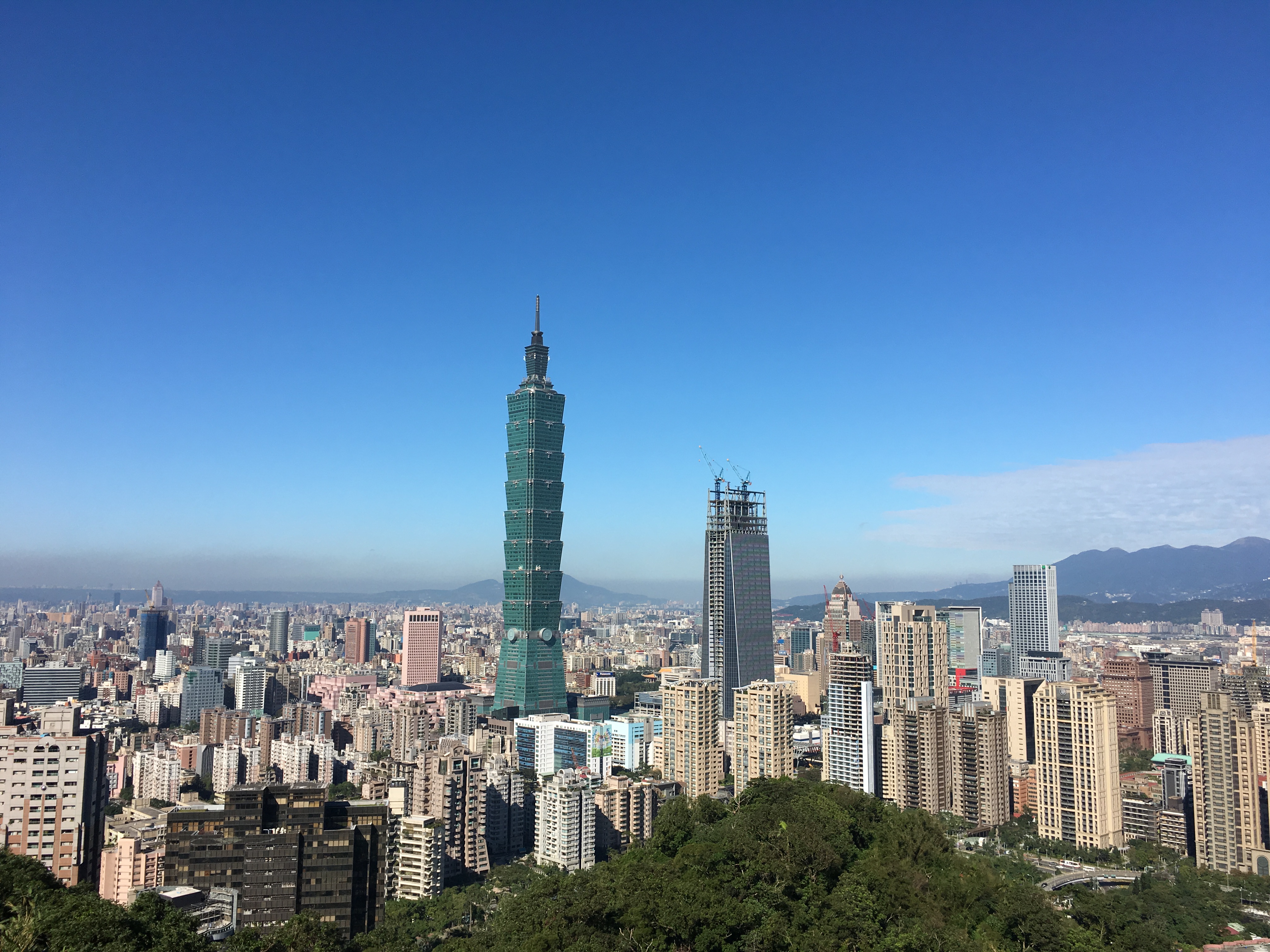 taiwanderlust-toni-tiemsin-subselfie-blog-taipei panorama 1.jpg