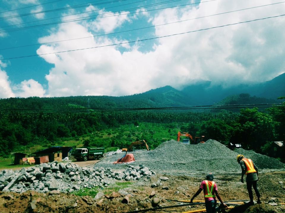 SubSelfie-laborer-construction workers